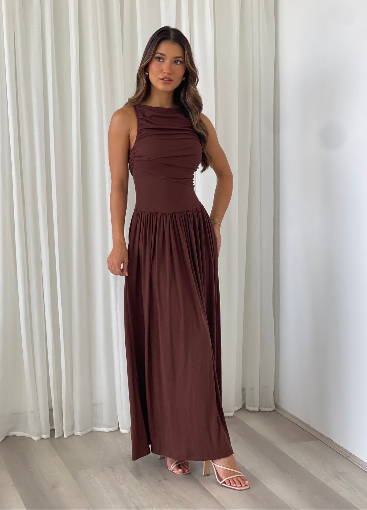 nalla maxi dress brown Runaway The Label - in Product Questions – Elizabeth this dress showcases a Color Name:Botanic Men: Socks